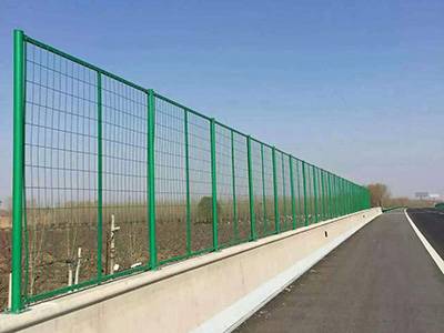 公路護(hù)欄網(wǎng)圖片1