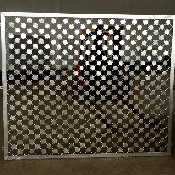 梅花刺片護欄網(wǎng)圖片4 梅花刺片護欄網(wǎng)圖片4