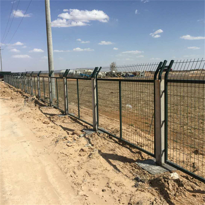 鐵路兩側防護柵欄圖片1