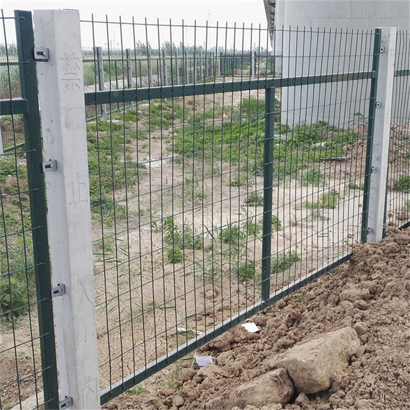 鐵路封閉網(wǎng) 鐵路圍欄網(wǎng)詳細(xì)介紹圖片1 鐵路封閉網(wǎng) 鐵路圍欄網(wǎng)詳細(xì)介紹圖片1