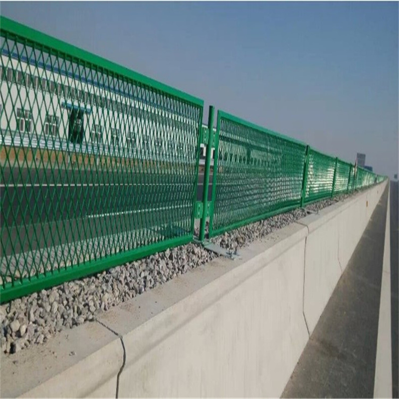 鋼板網(wǎng)護(hù)欄圖片1