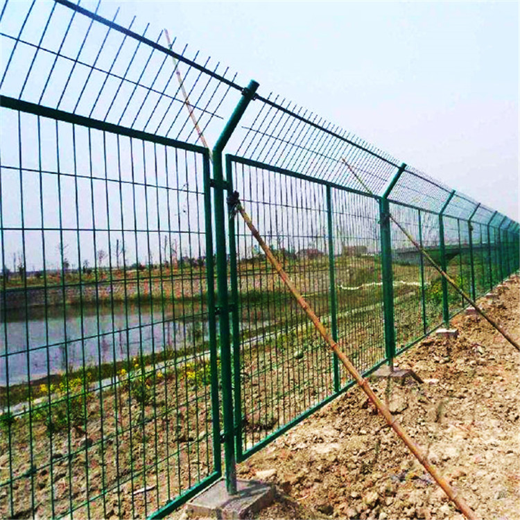 公路綠色護欄網(wǎng)圖片3 公路綠色護欄網(wǎng)圖片3