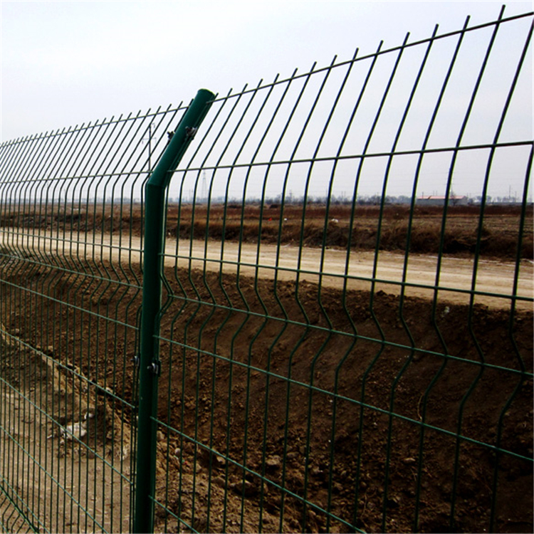 浸塑公路護(hù)欄網(wǎng)圖片4 浸塑公路護(hù)欄網(wǎng)圖片4