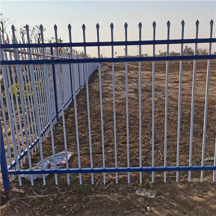 庭院鋅鋼草坪護欄圖片2 庭院鋅鋼草坪護欄圖片2