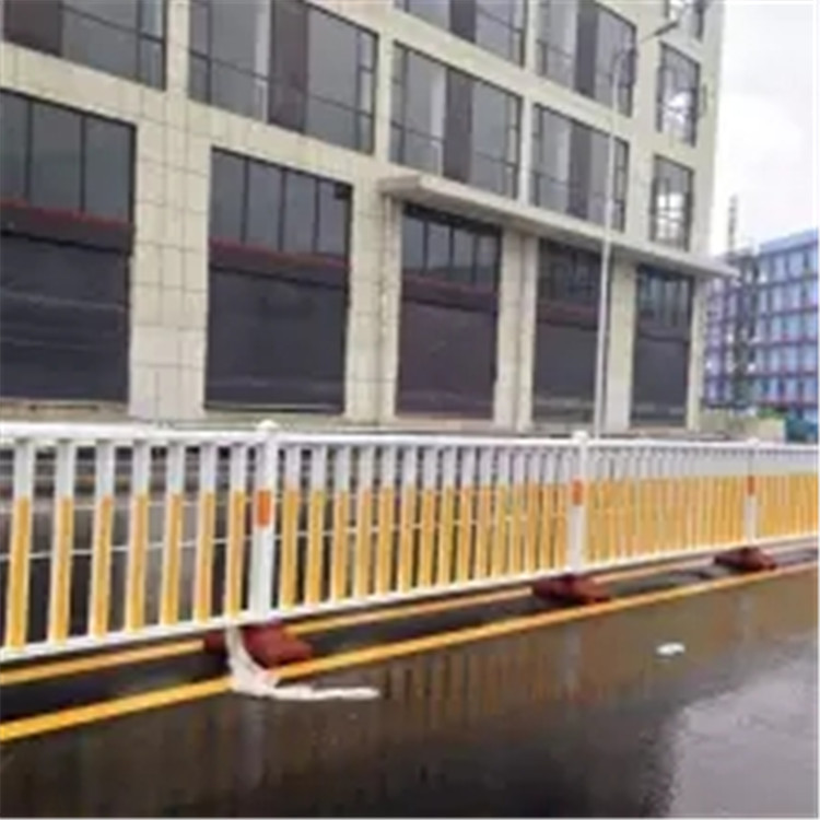 道路鋅鋼護欄圖片2 道路鋅鋼護欄圖片2